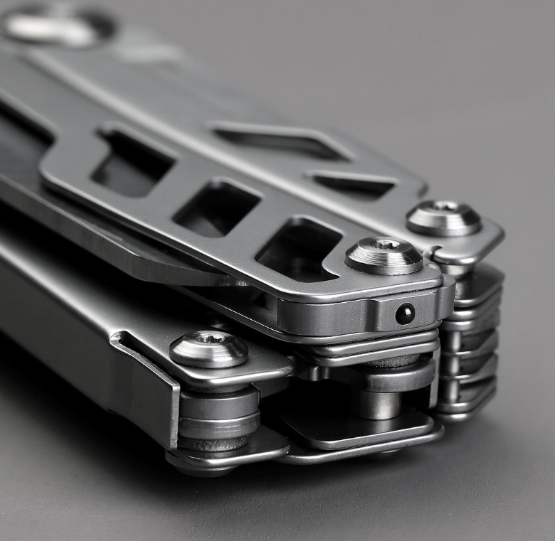 Multifunctional Folding Knife for Outdoors