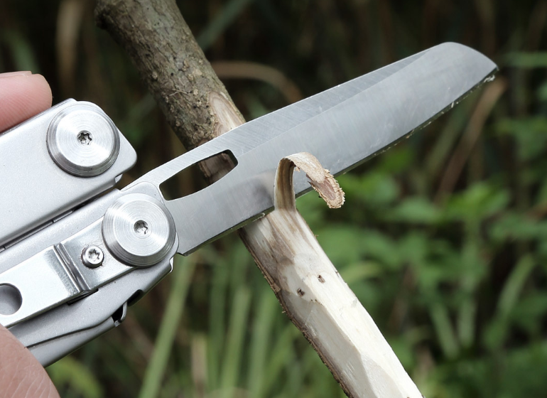 Multifunctional Folding Knife for Outdoors